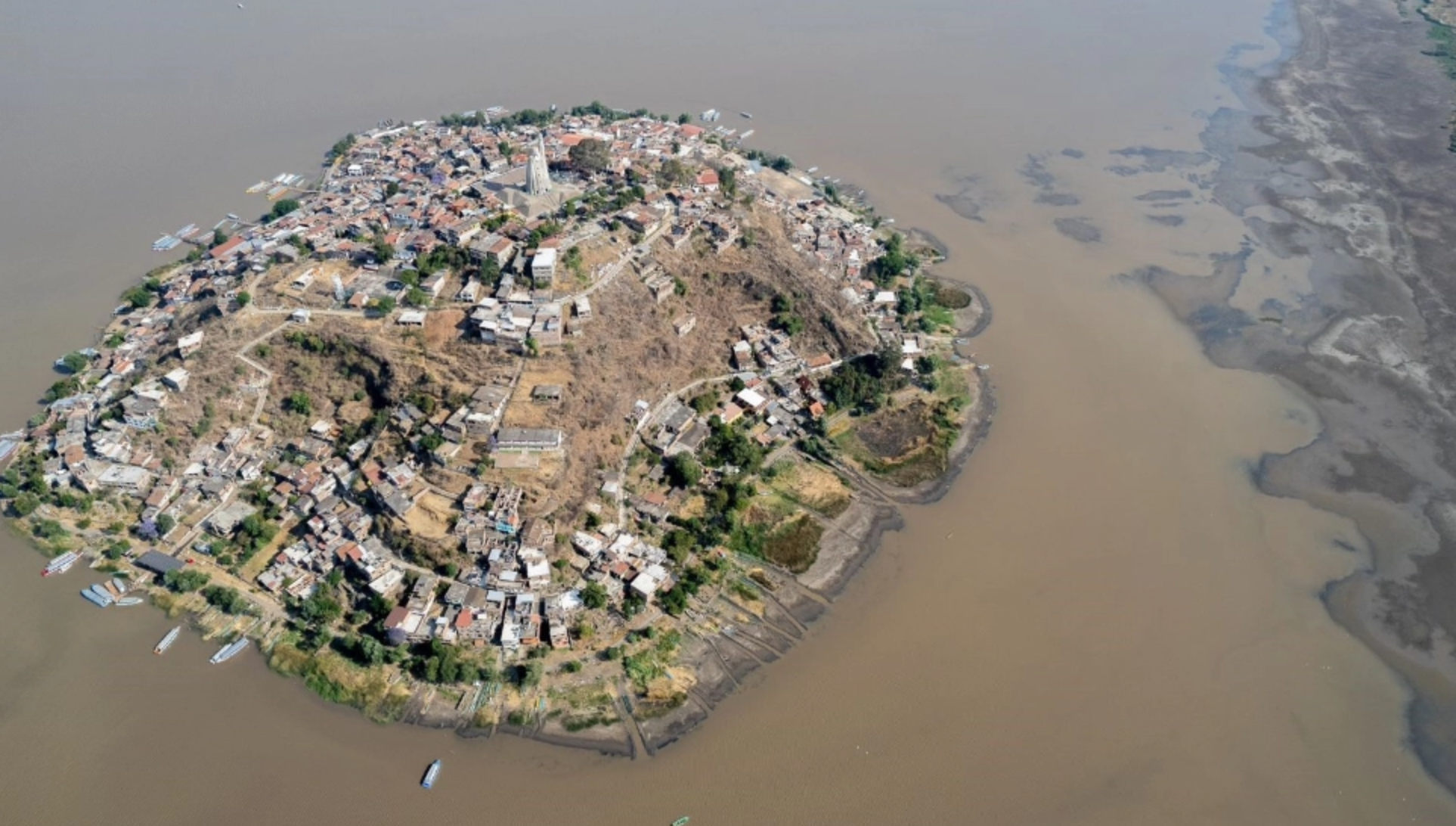 Baja el turismo de la isla de Janitzio, Michoacán